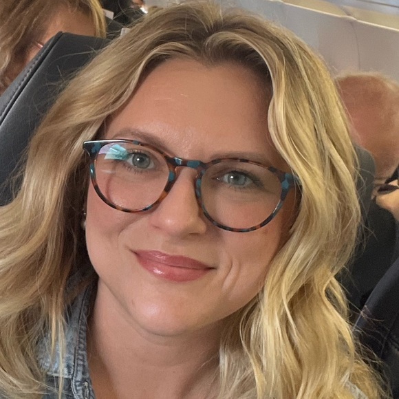 Meet your Posher, Madison - Picture 1 of 1